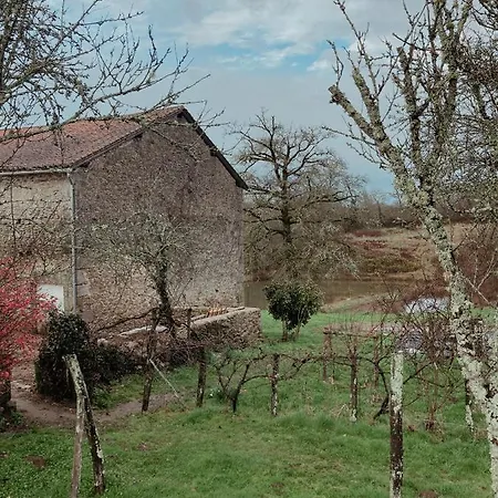 Séjour à la ferme La Ferme Du Pont De Maumy, Au Bord De L'etang Et Bain Nordique *