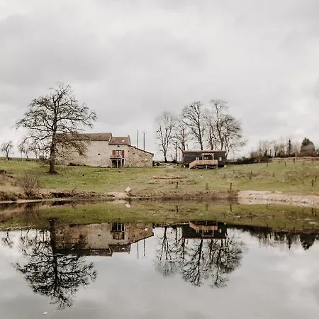 Séjour à la ferme La Ferme Du Pont De Maumy, Au Bord De L'etang Et Bain Nordique Busserolles