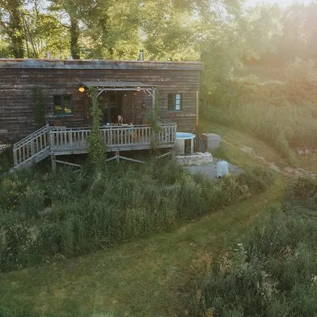La Ferme Du Pont De Maumy, Au Bord De L'etang Et Bain Nordique * Busserolles